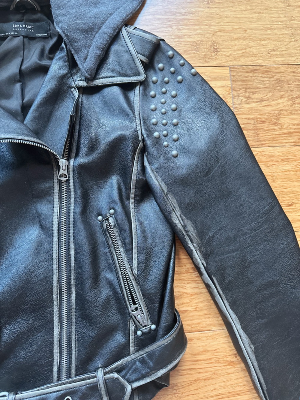 Zara Basic Vintage Black Faux Leather Moto Jacket Studded Hooded Belted Size M - Picture 4 of 8
